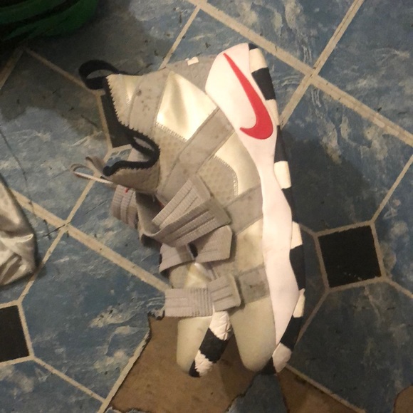 Lebron nike soldier 10s metallic silver red black - Picture 4 of 4